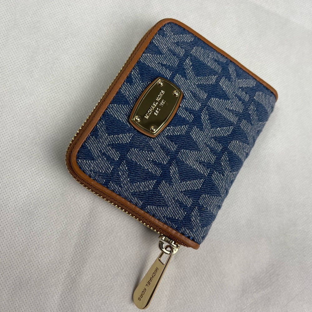 𝐌𝐢𝐜𝐡𝐚𝐞𝐥 𝐊𝐨𝐫𝐬 𝐃𝐞𝐧𝐢𝐦 𝐖𝐚𝐥𝐥𝐞𝐭 - Picture 5 of 5